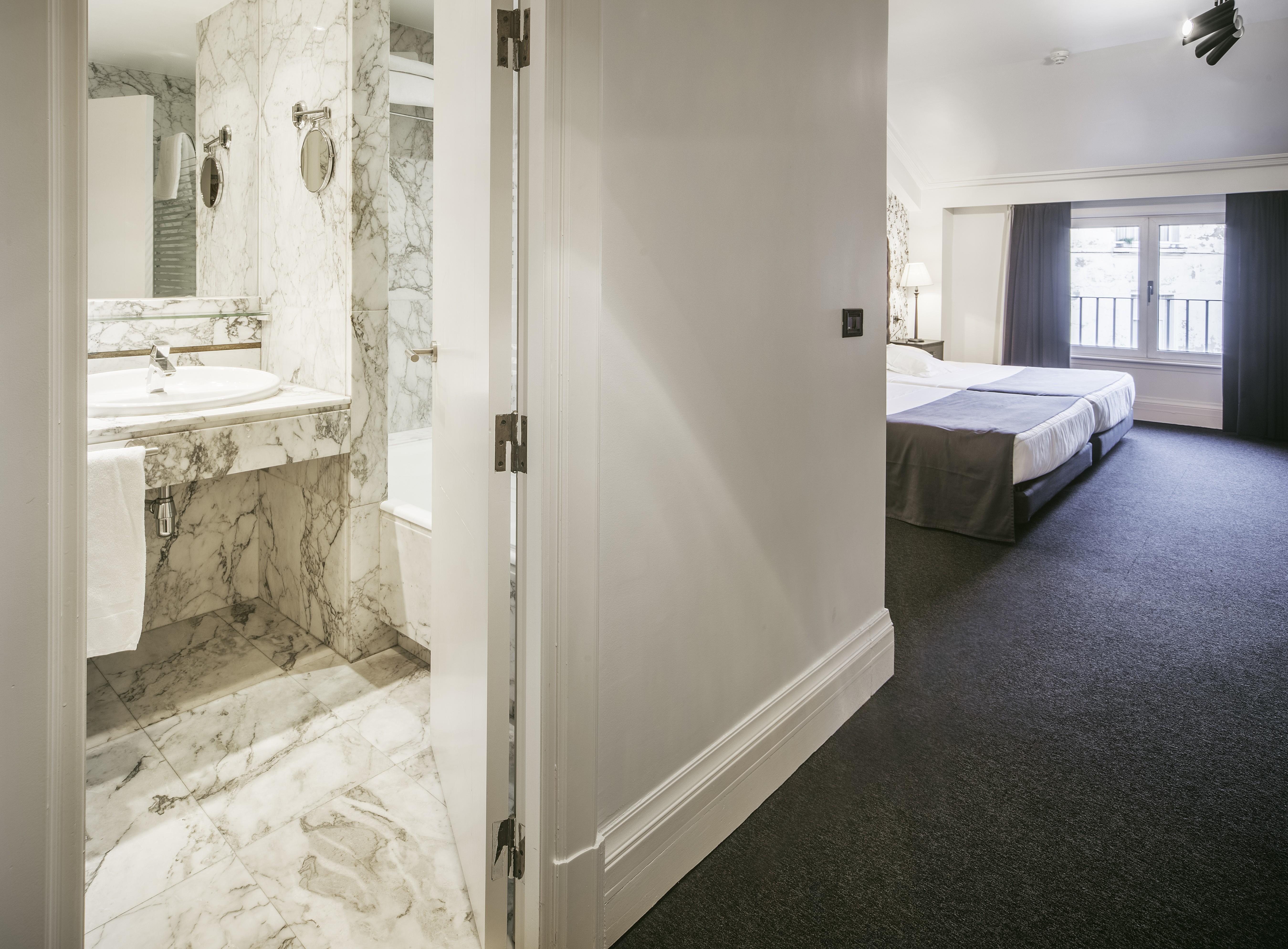 Hotel Lopez De Haro Bilbao Exterior photo A room at the hotel