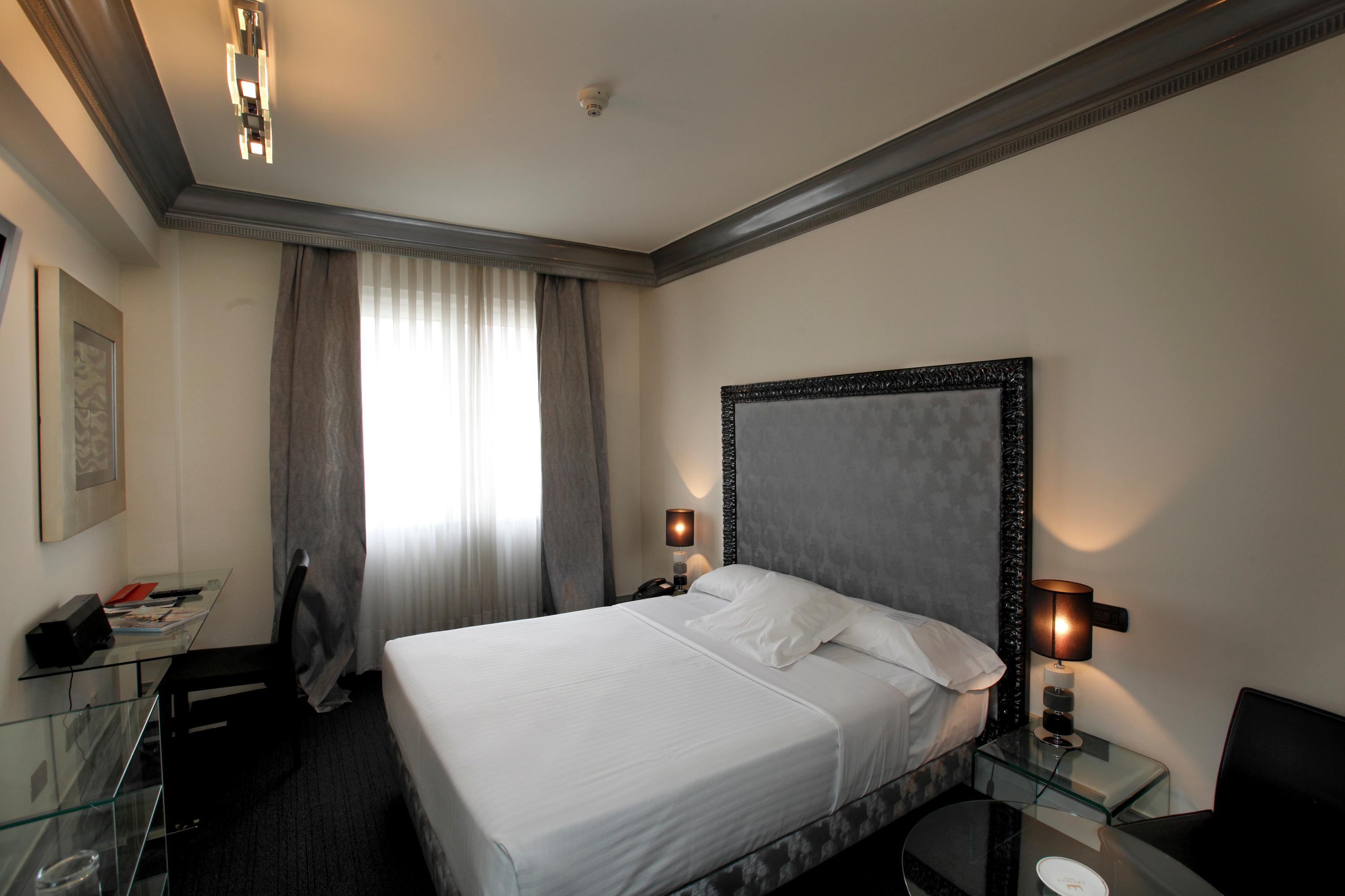 Hotel Lopez De Haro Bilbao Exterior photo A room at the hotel