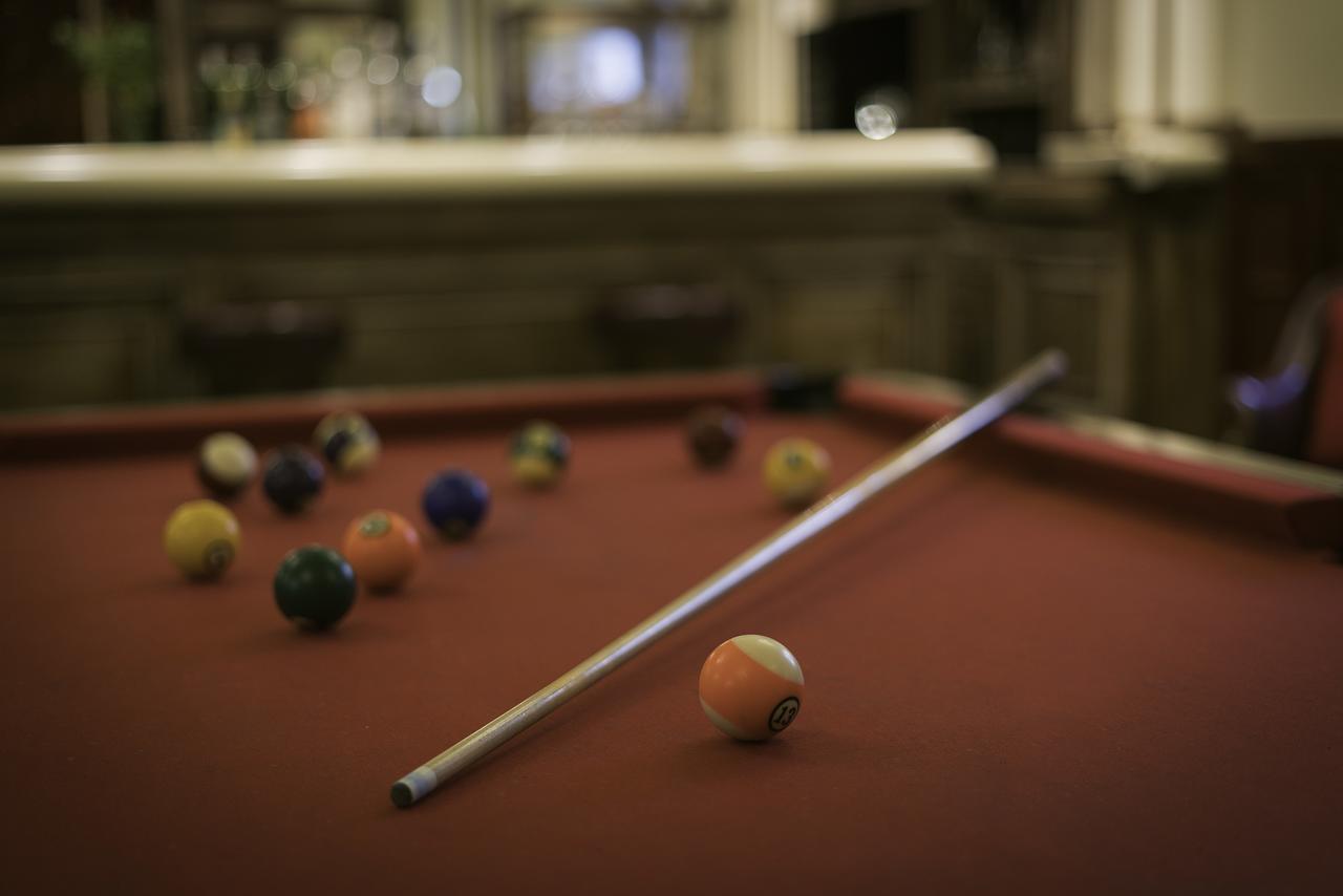 Hotel Lopez De Haro Bilbao Exterior photo Pool table
