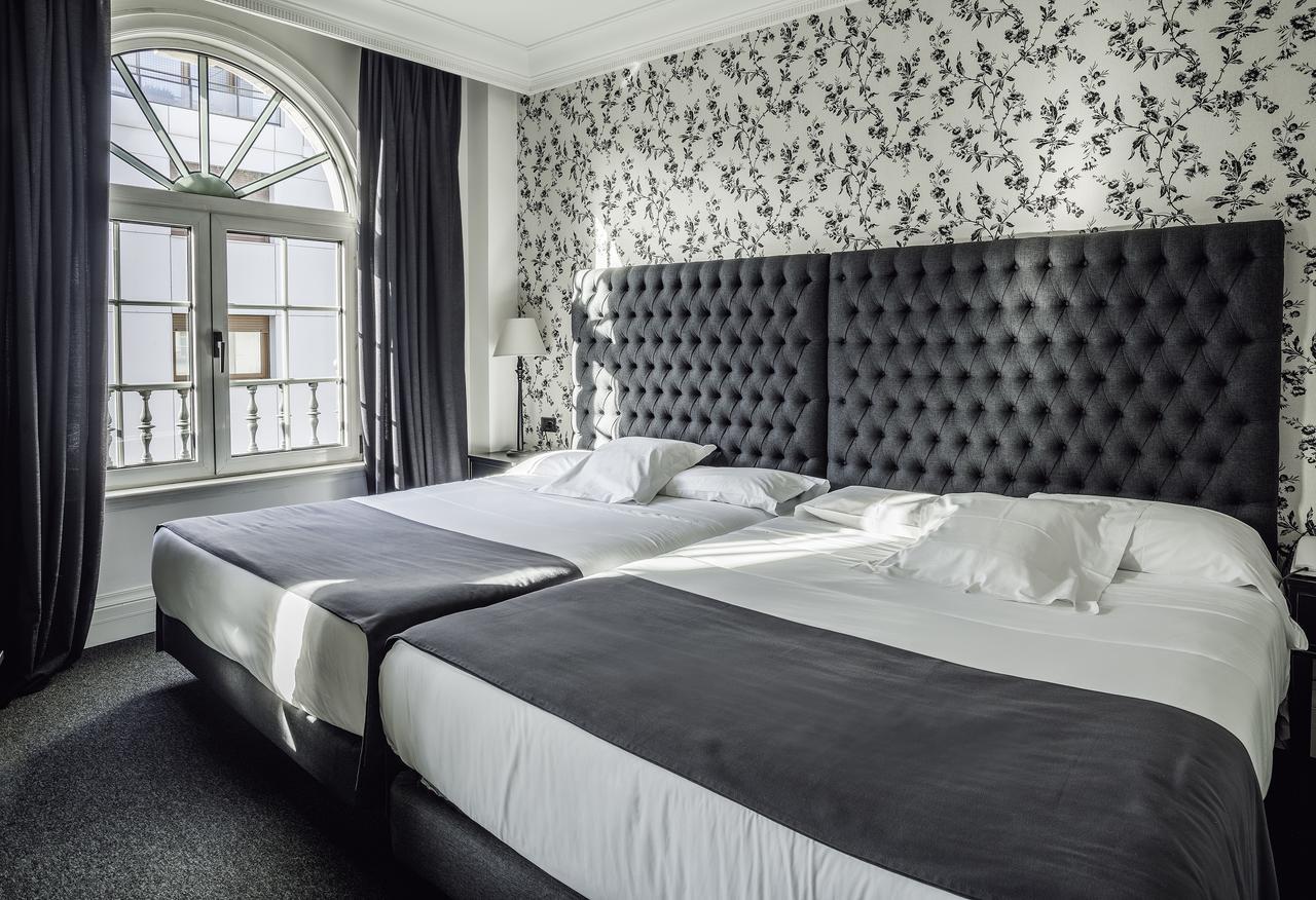 Hotel Lopez De Haro Bilbao Exterior photo A room at the Hotel Indigo Barcelona